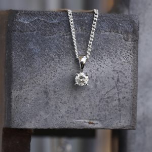 diamond-pendant