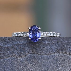oval-tanzanite-diamond-ring