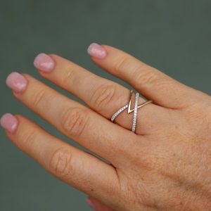 zigzag-diamond-ring
